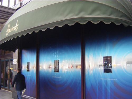 HarrodsҿӢ׸͸ֱƵɴ,ýϢϵͳ,ָʾ,ֱ,Ϣʾϵͳ,digital signage