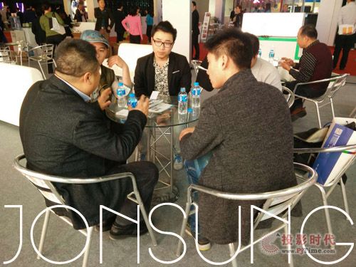 ���鴴��С����������LEDչ������